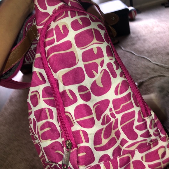 pink and white dejuno travel bag with wheels - Picture 10 of 12